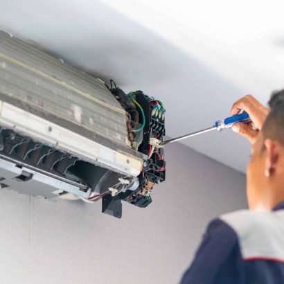 Repairman,Fix,Air,Conditioning,Systems,,Male,Technicians,Service,For,Repair